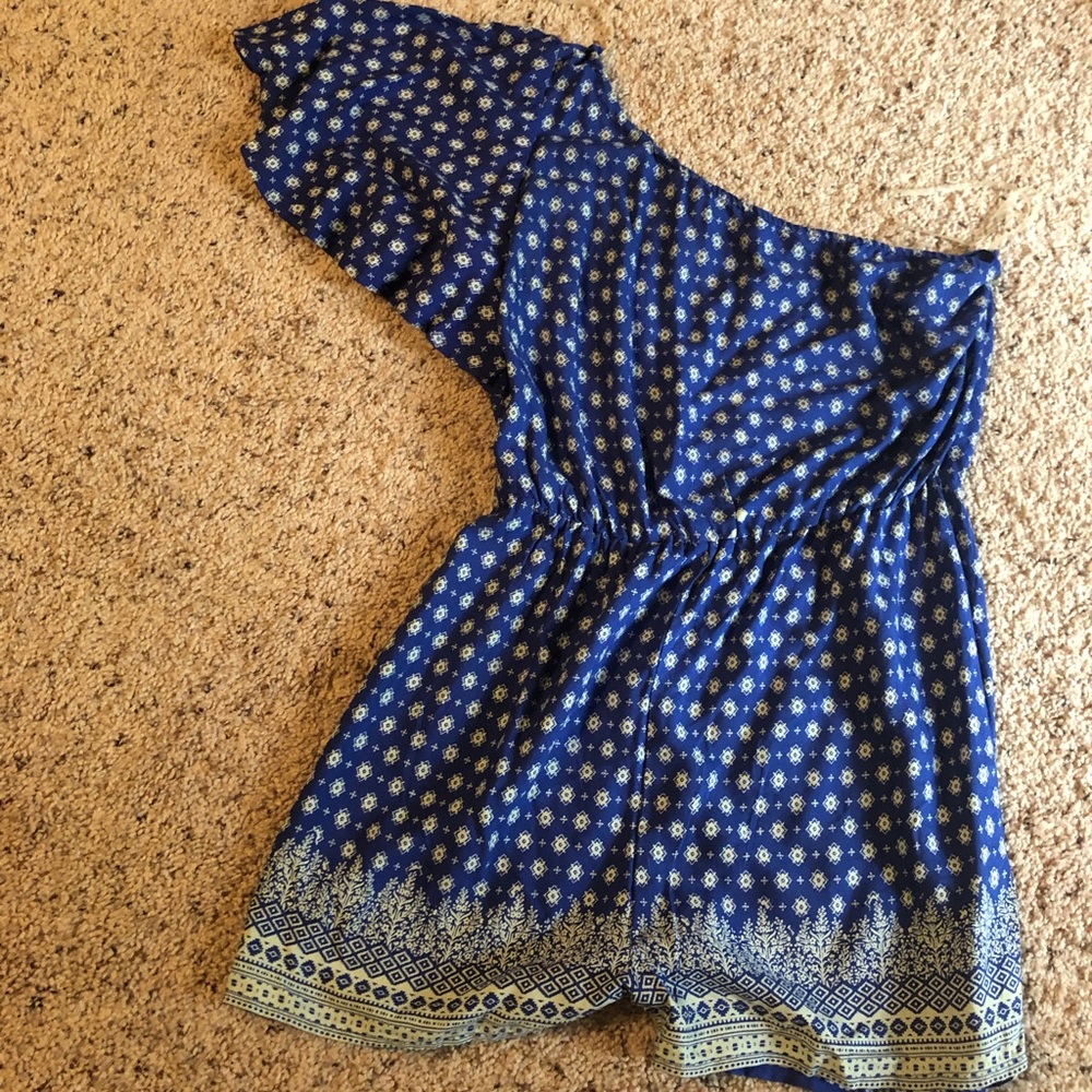 One sleeve romper